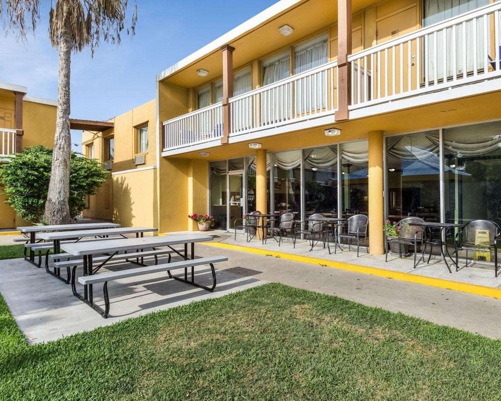 Quality Inn & Suites Corpus Christi Beachside photo 5
