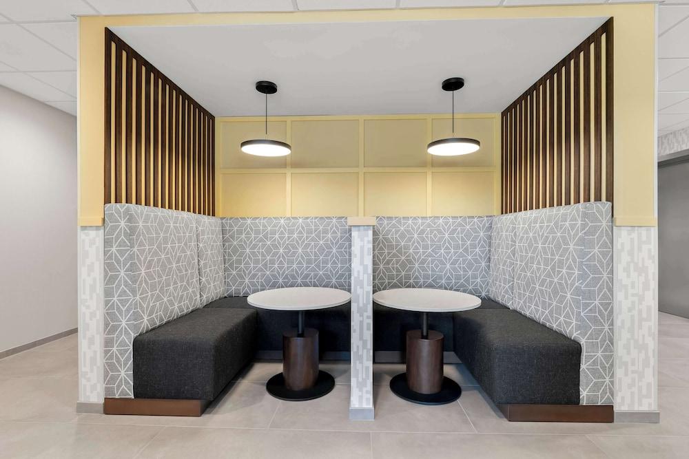 Hampton Inn & Suites Corona, Ca photo 4