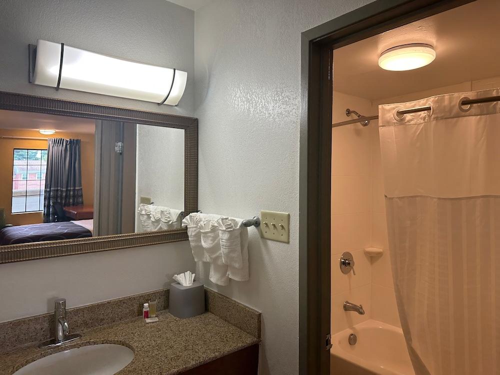 Super 8 by Wyndham Alexandria/Washington D.C. Area photo 11