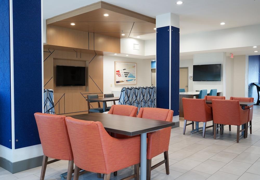 Holiday Inn Express & Suites Dallas Southwest-Cedar Hill by IHG photo 40
