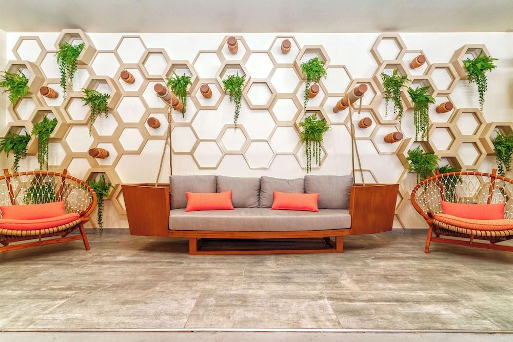 Virgin Hotel Las Vegas, Curio Collection by Hilton photo 10