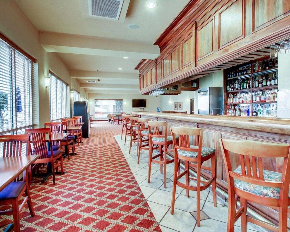 Clarion Suites Vidalia Riverfront photo 25