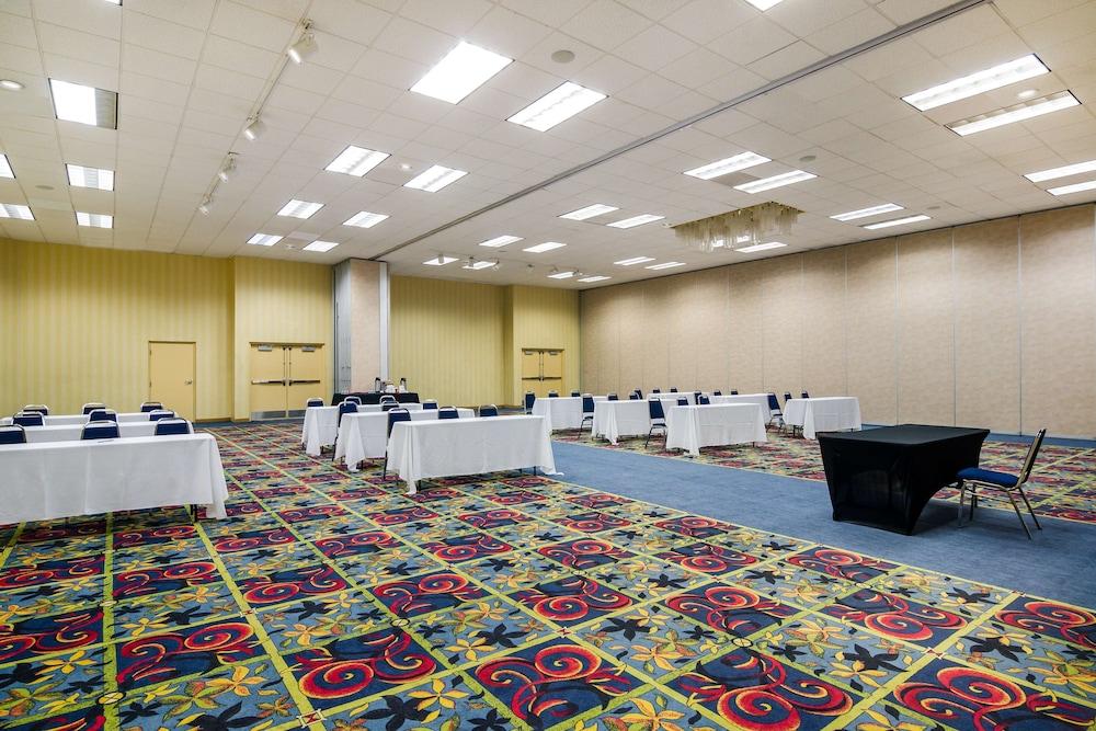 Red Lion Hotel & Conference Center Cheyenne photo 54