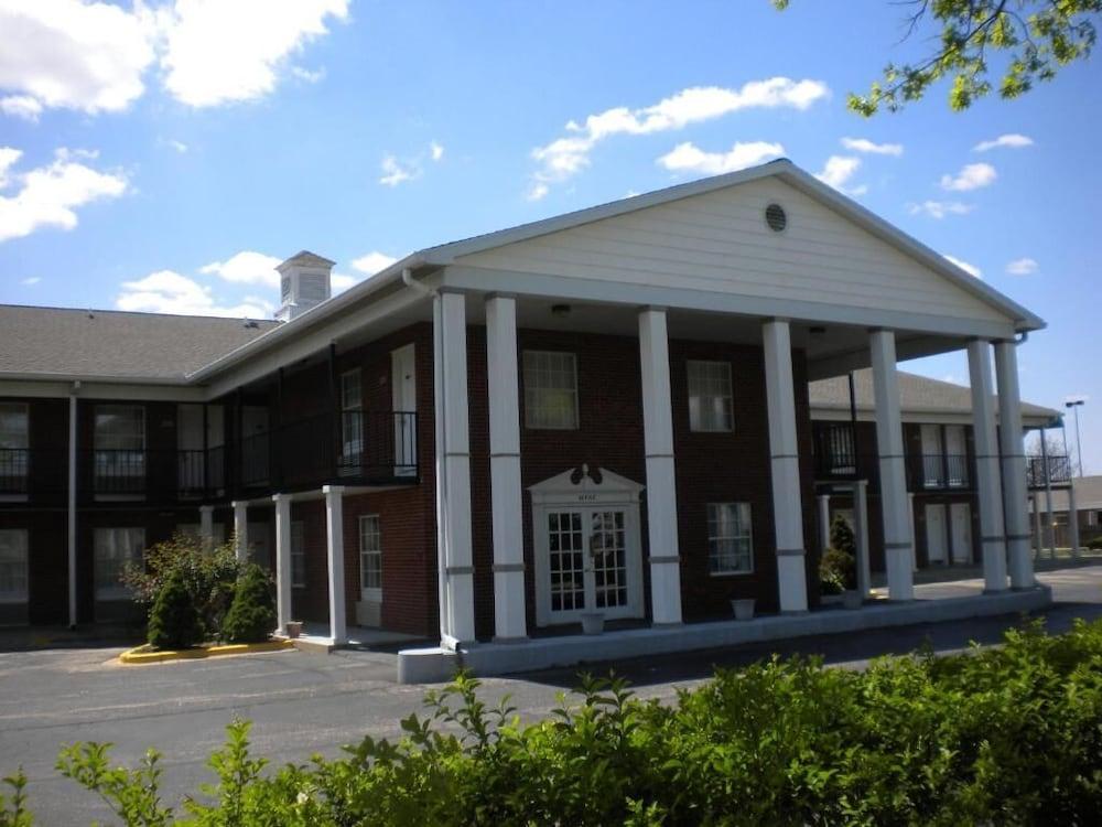 Capital O First Heritage Inn Rantoul IL I 57 photo 21