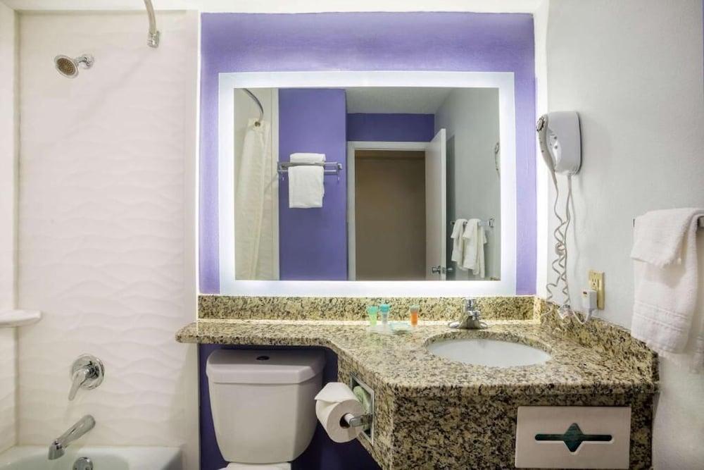 Riverfront Hotel photo 8