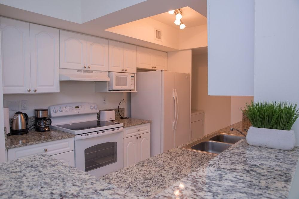 Best Holiday Suites photo 16