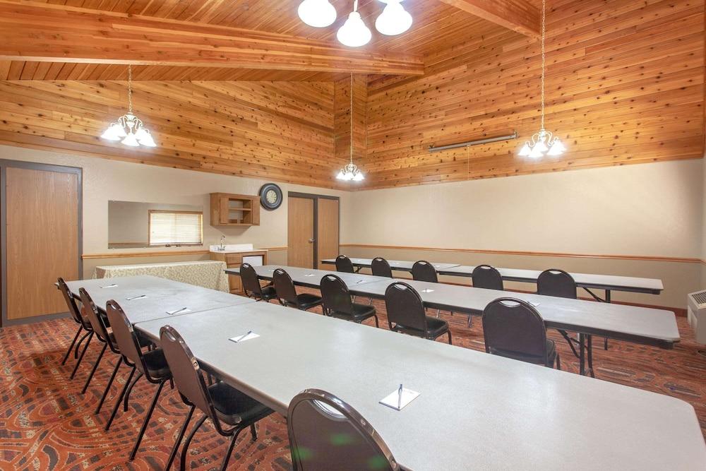AmericInn by Wyndham Cloquet photo 25