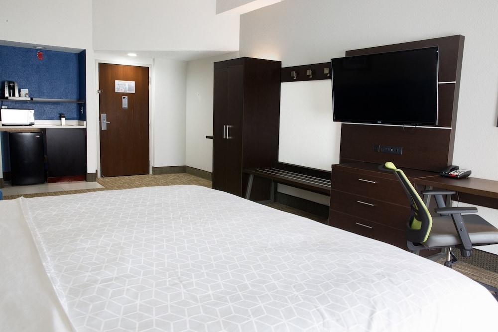 Holiday Inn Express & Suites Dayton-Huber Heights by IHG photo 2