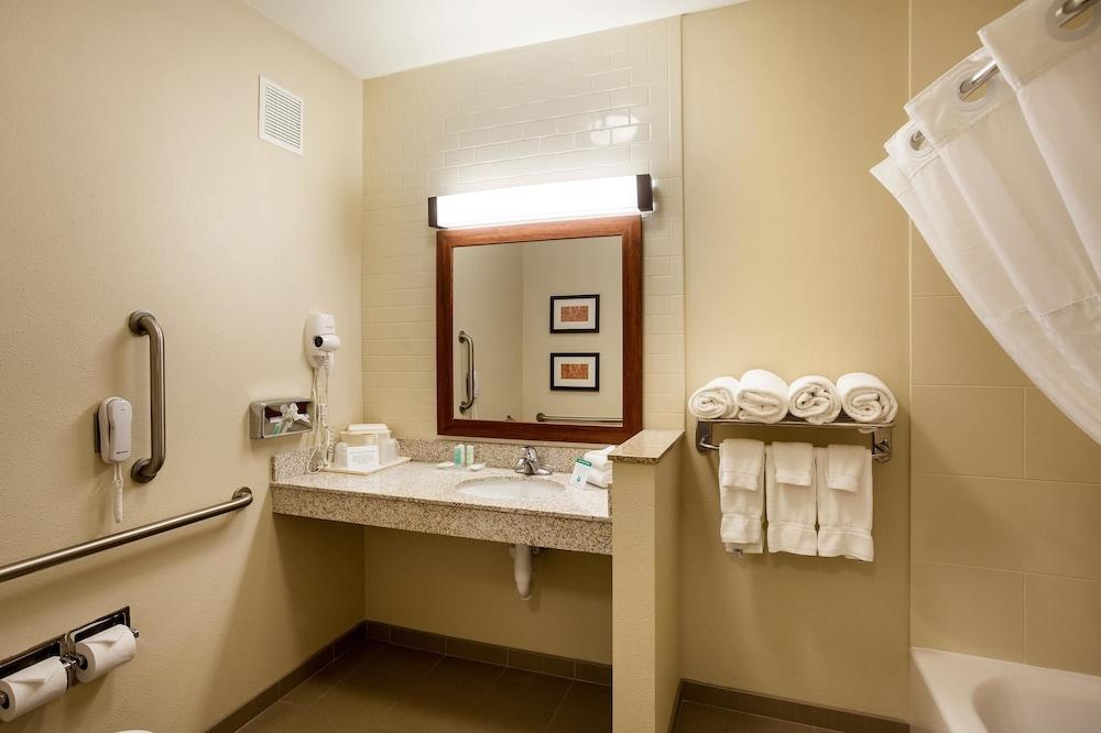 Comfort Suites Lincoln North photo 13