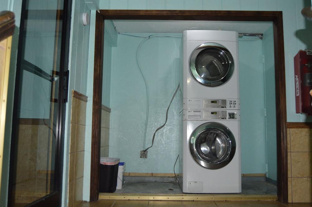 Budget Inn of Claypool Hill photo 26