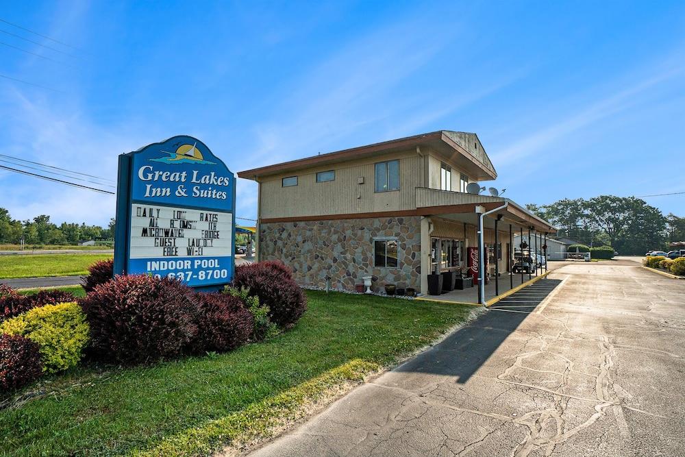 Great Lakes Inn and Suites photo 13