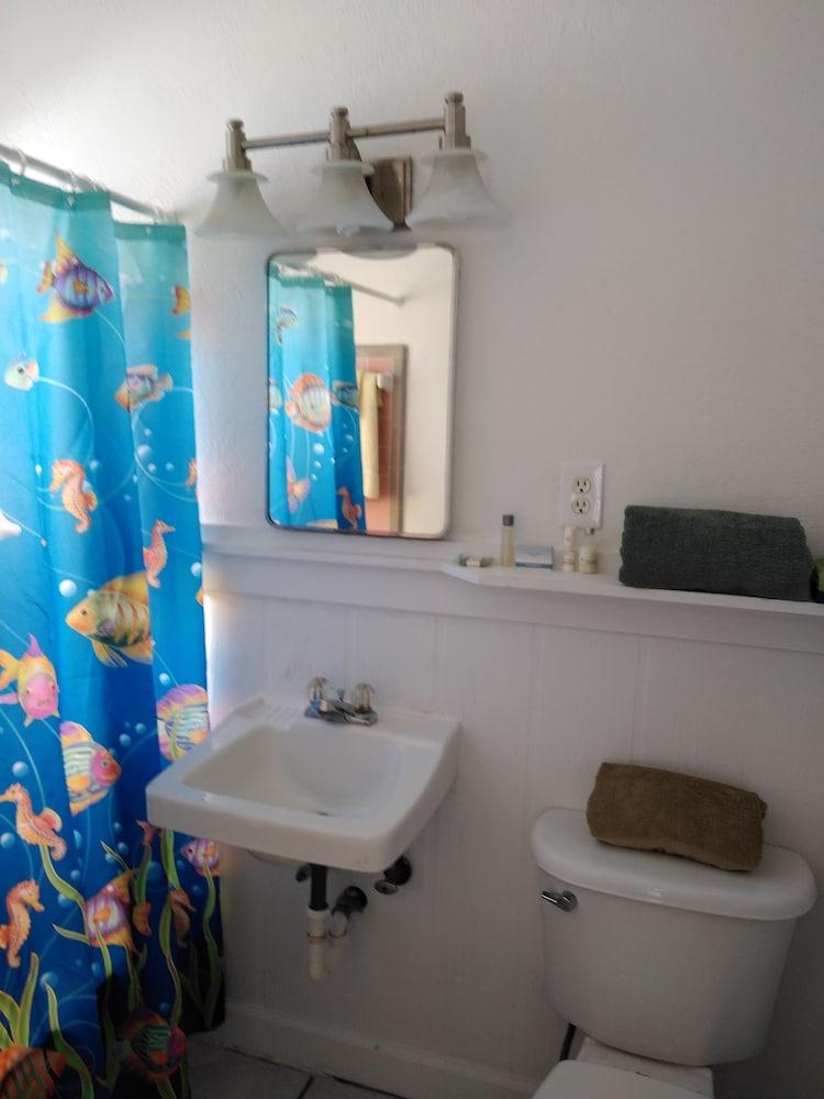 Swashbuckler Motel photo 26