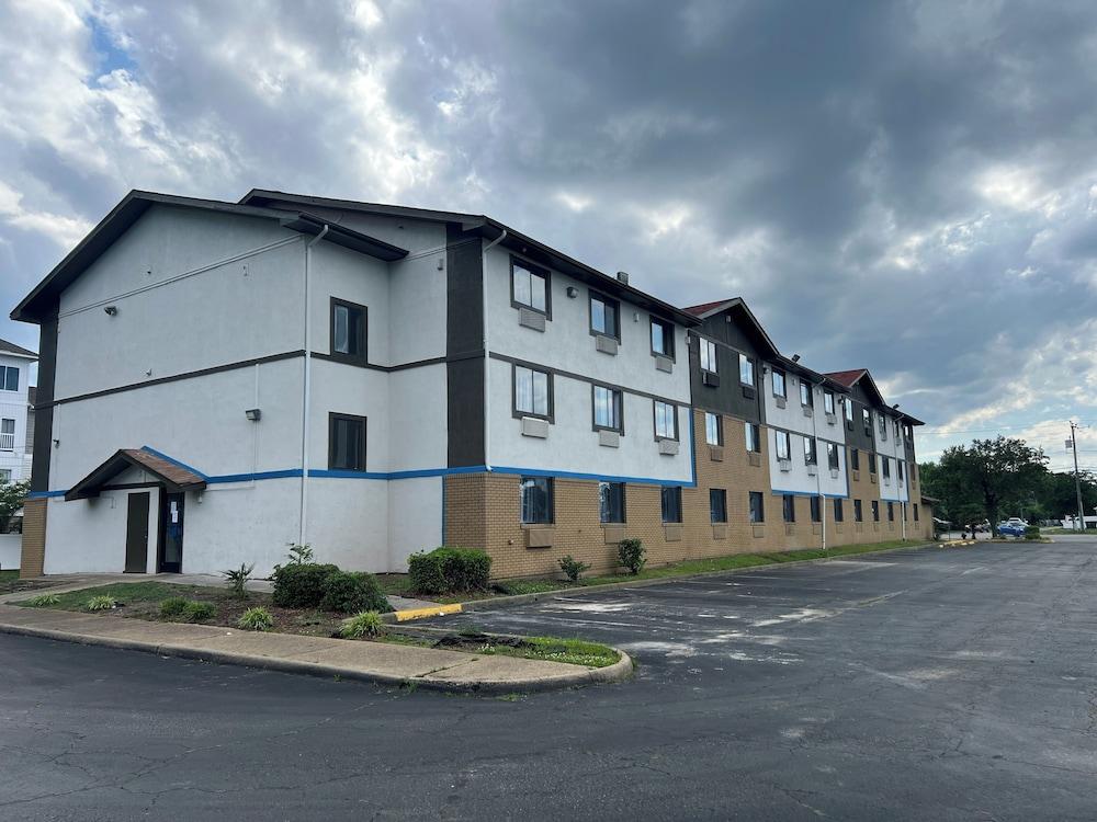 Economy 7 Inn - Norfolk photo 46