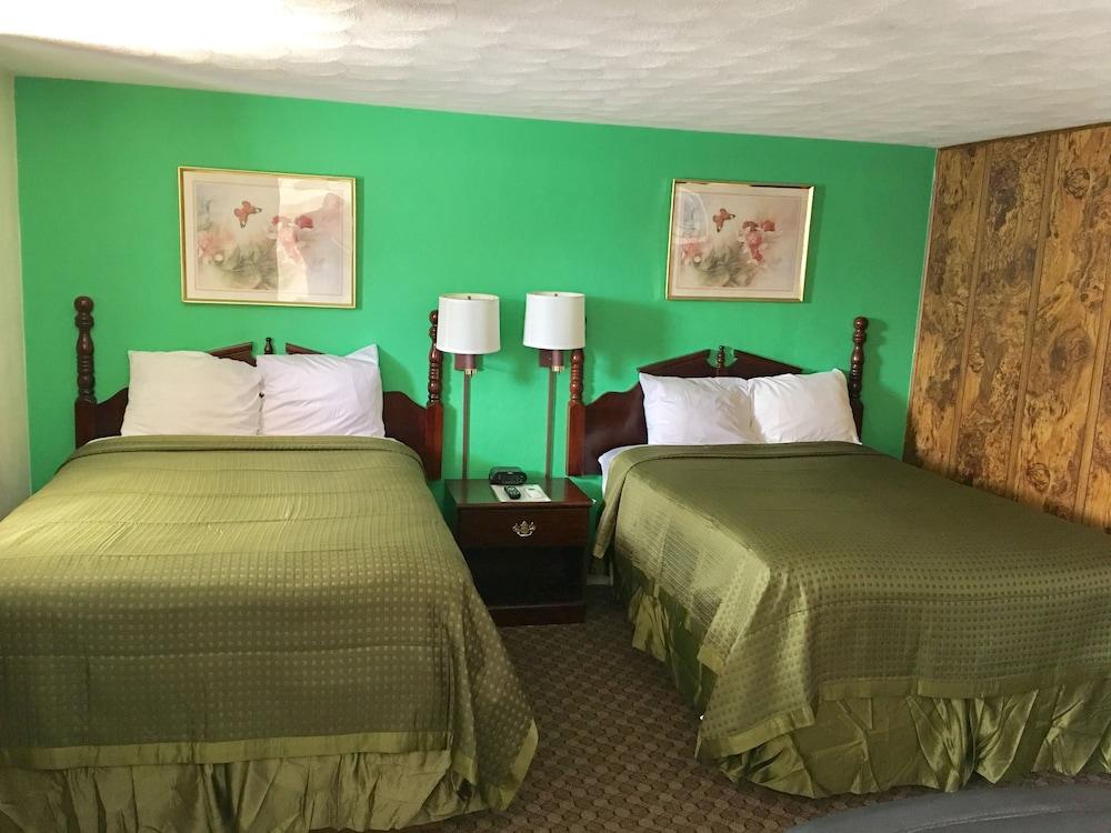 Traveler's Inn Motel photo 12