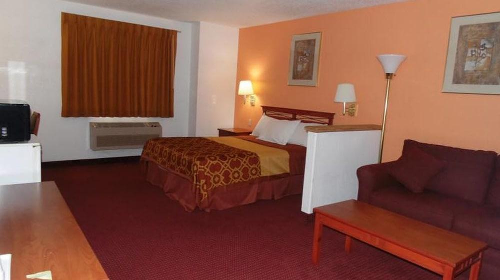 American Inn & Suites photo 12