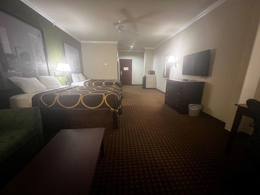 Super 8 by Wyndham IAH West/Greenspoint photo 25