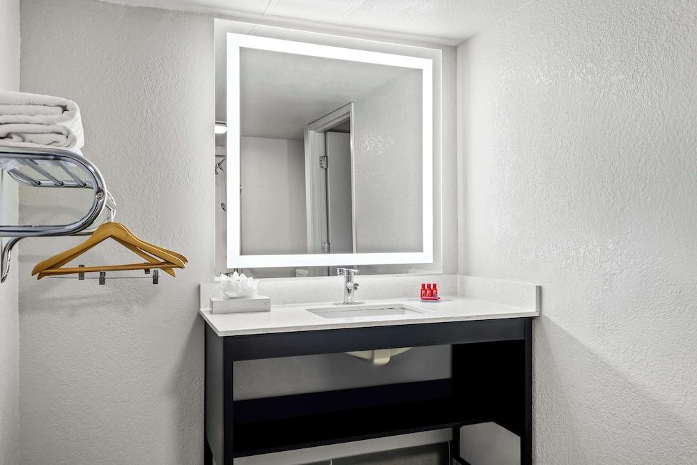 SureStay Hotel by Best Western Phoenix Airport photo 22