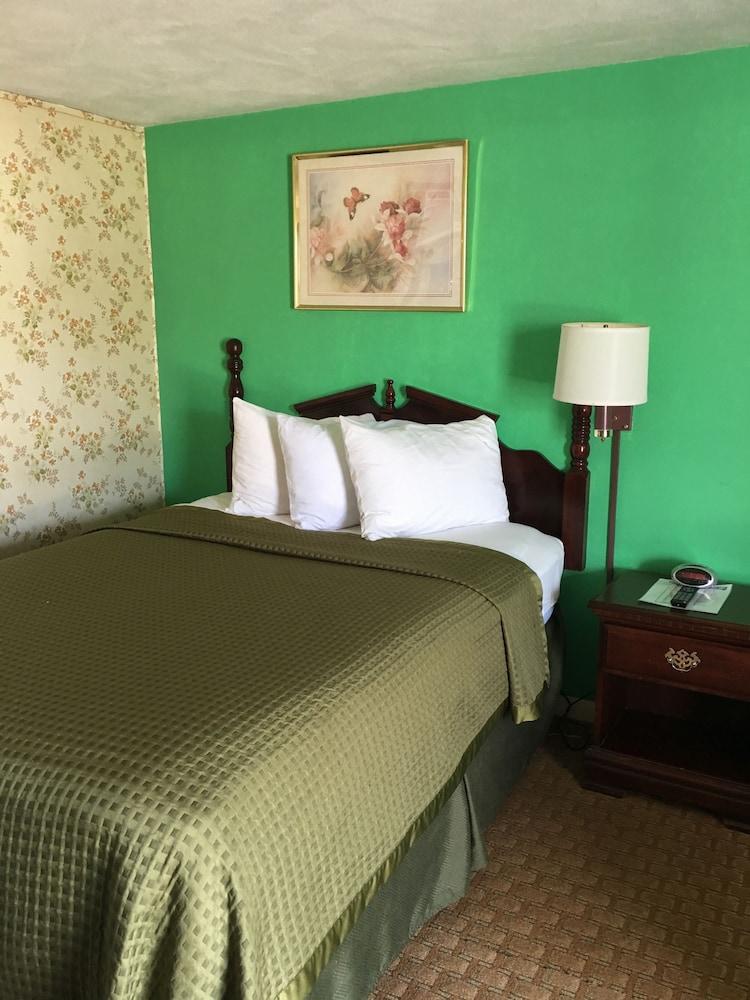 Traveler's Inn Motel photo 11