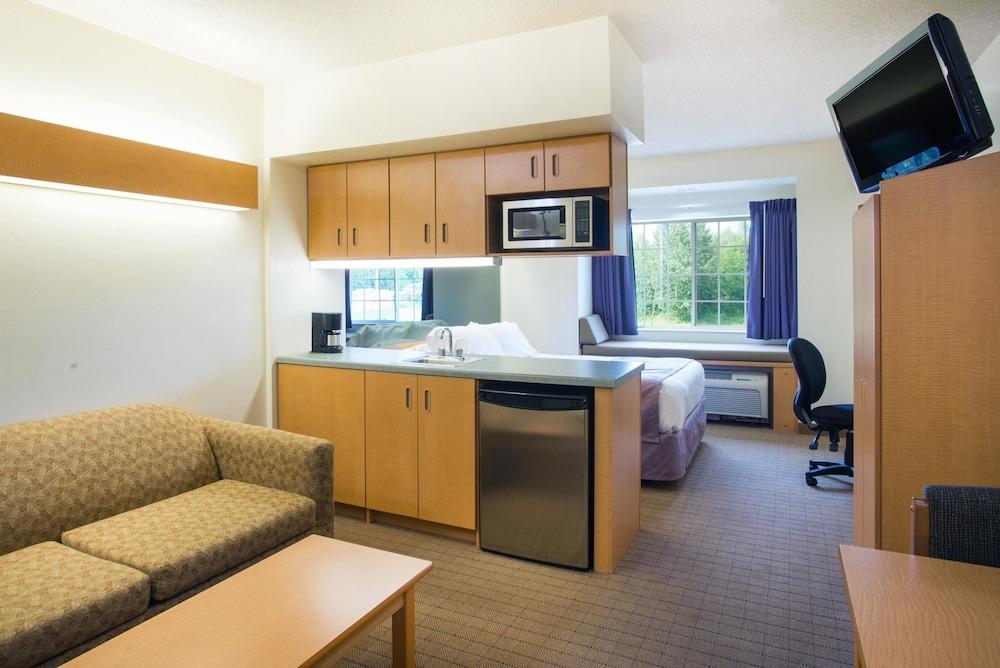 Microtel Inn & Suites by Wyndham Plattsburgh photo 48
