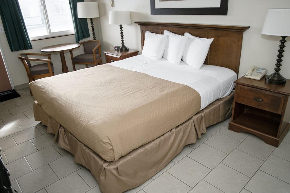 Pacific Inn photo 16