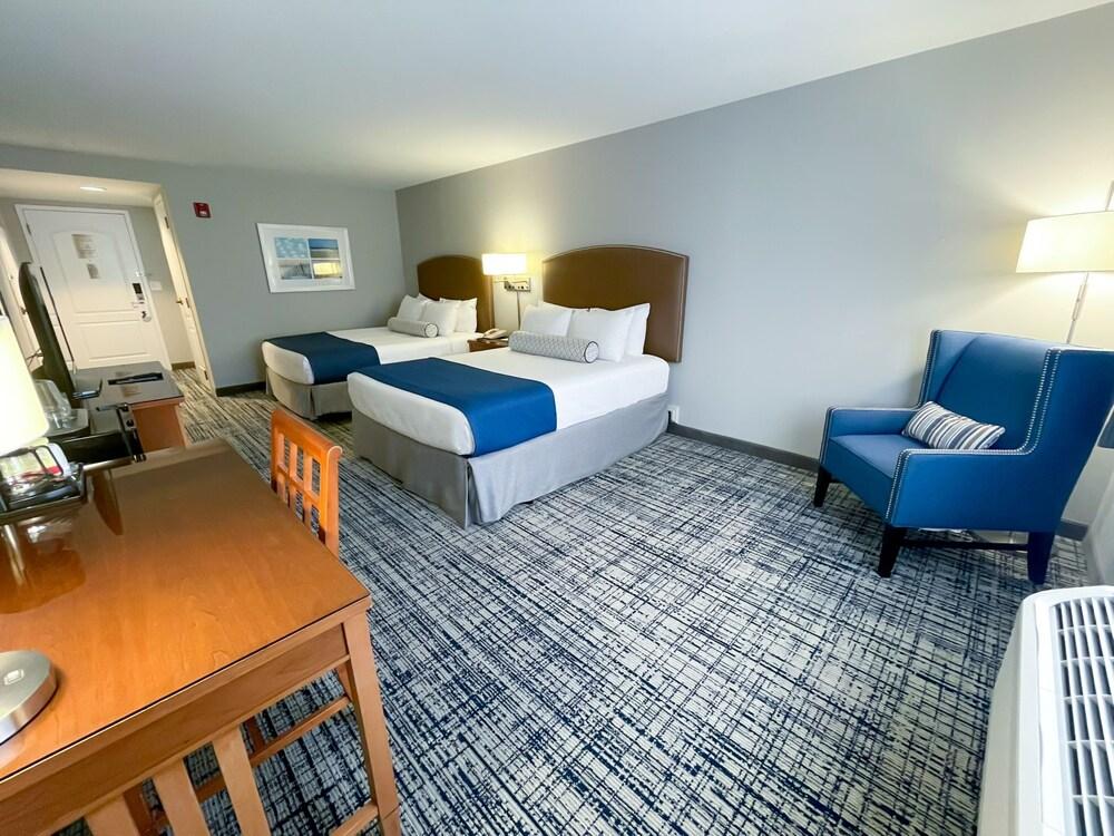 Water's Edge Resort & Spa photo 20
