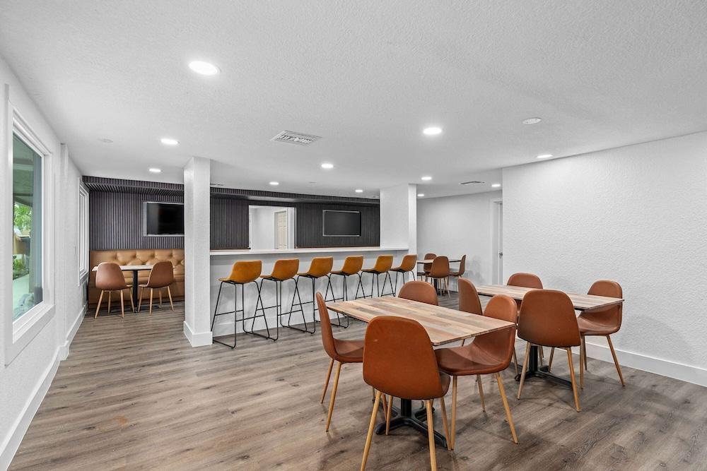 Super 8 by Wyndham Kissimmee/Orlando photo 45