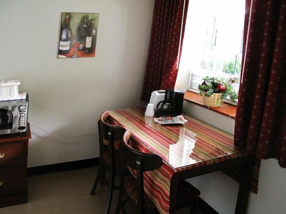 Hudson Manor Inn photo 16