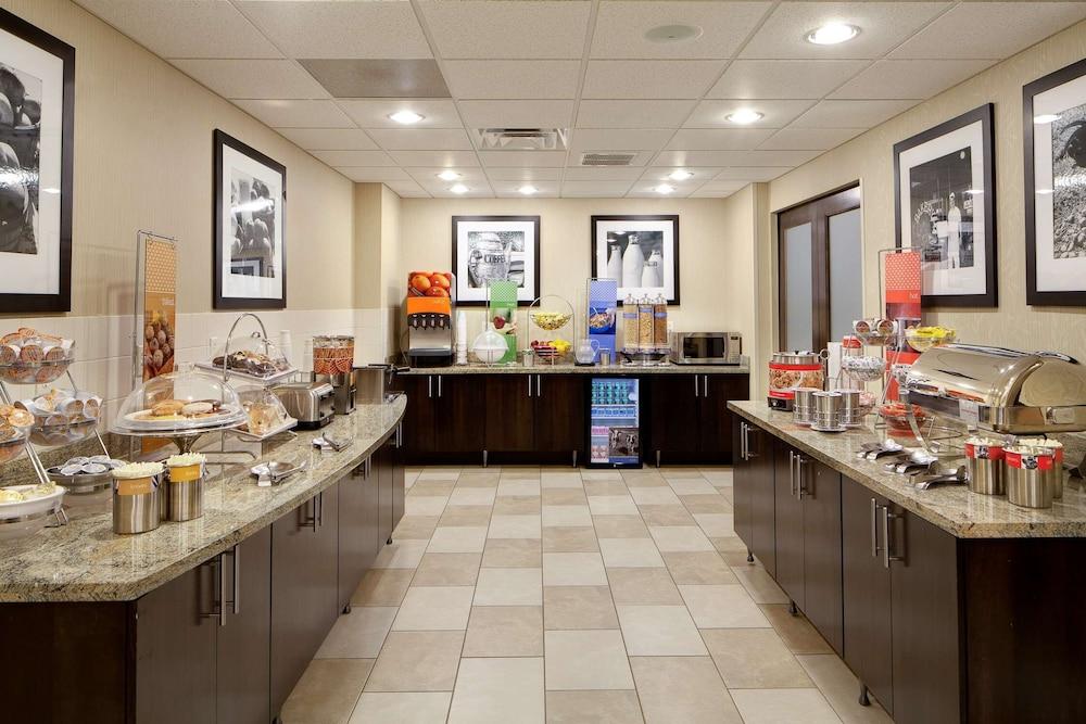 Hampton Inn & Suites Chicago/St. Charles photo 12