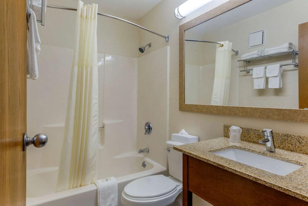 Quality Inn Lee - Lenox South photo 28