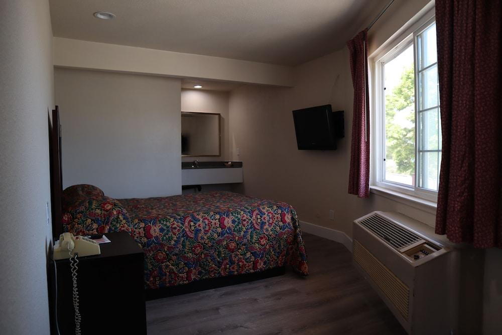 Capri Motel photo 5