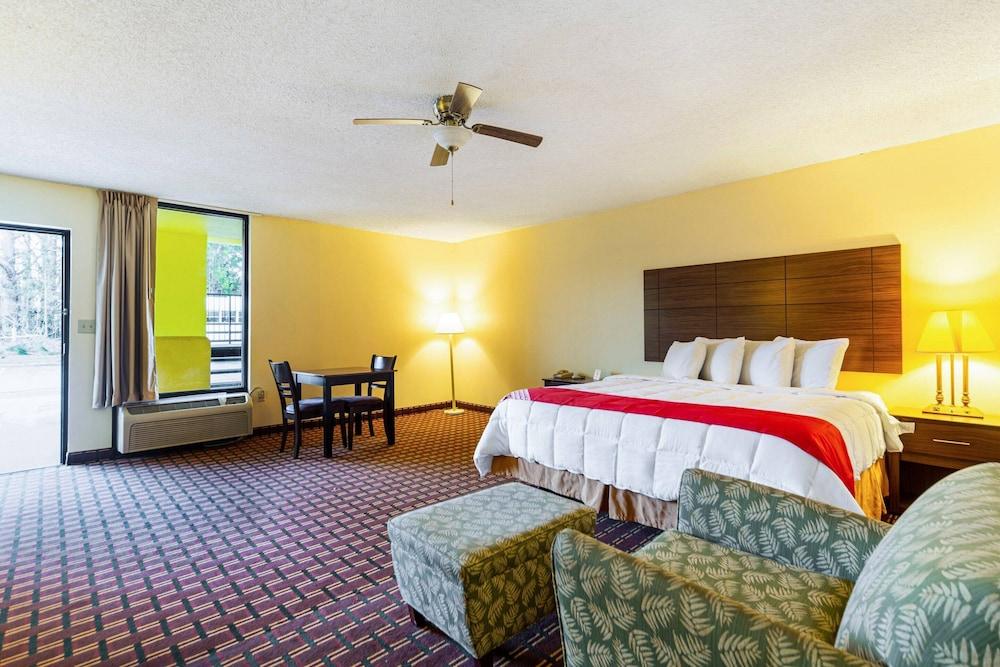 Days Inn by Wyndham Atmore photo 21