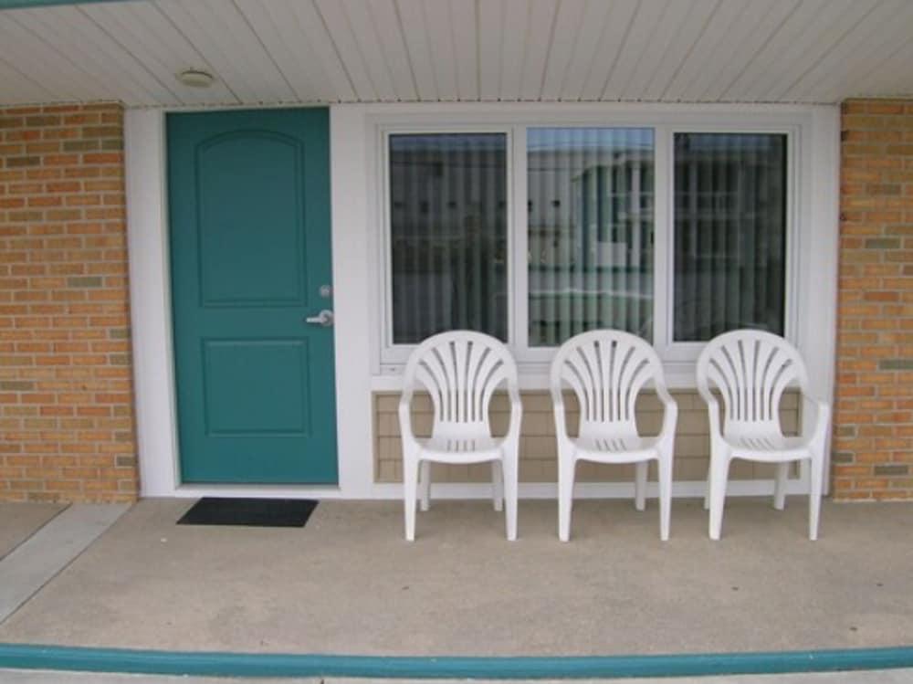 Monterey Motel photo 12
