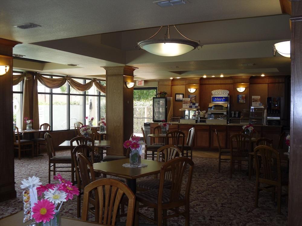 Holiday Inn Express Hotel & Suites Mission-McAllen Area by IHG photo 41