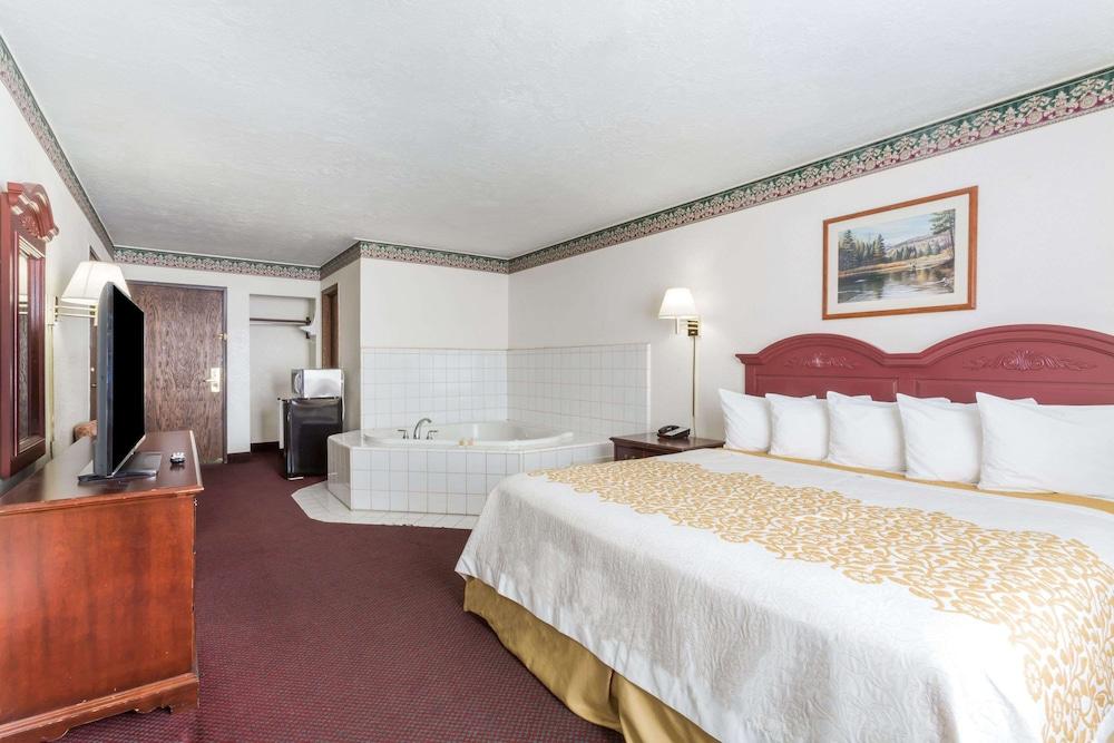 Days Inn by Wyndham Evanston WY photo 7