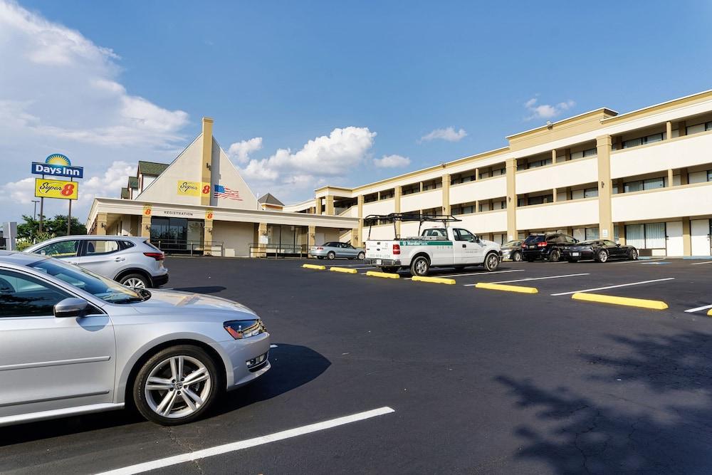 Super 8 by Wyndham Alexandria/Washington D.C. Area photo 12