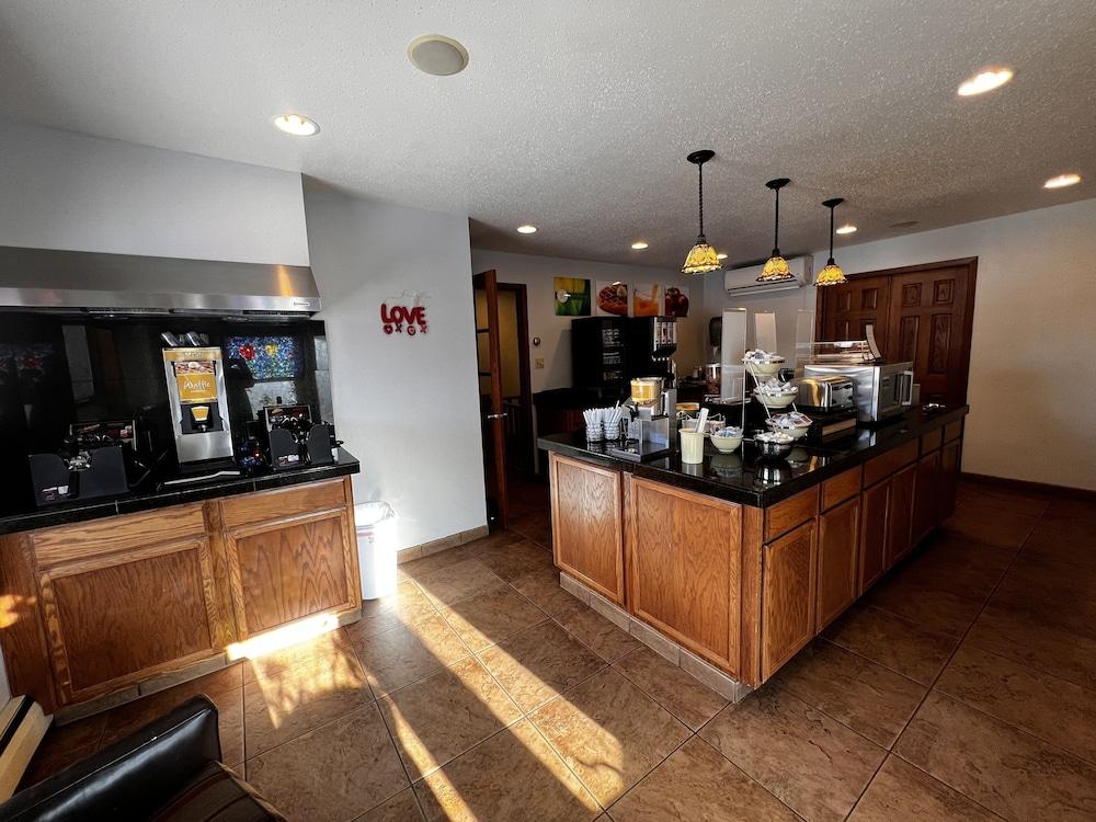 Quality Inn & Suites Detroit Lakes photo 15