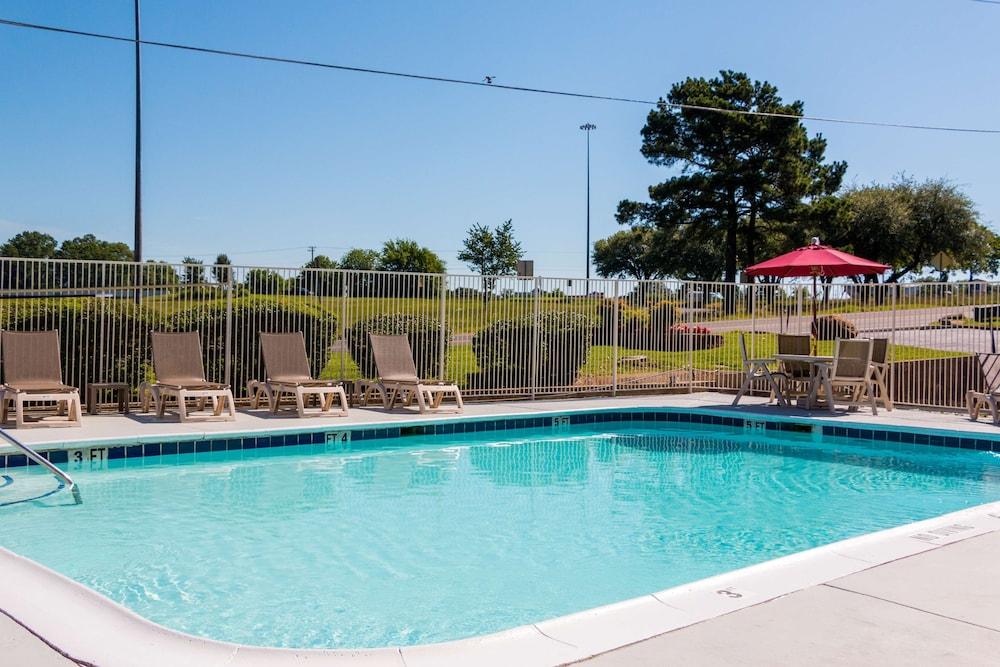 Motel 6 Longview, TX photo 20