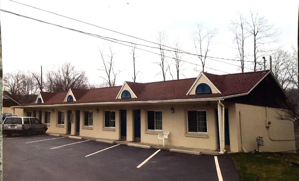 Economy Inn Ithaca photo 3