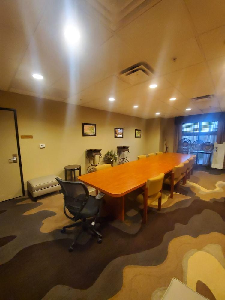 Spark by Hilton Phoenix East Mesa photo 20