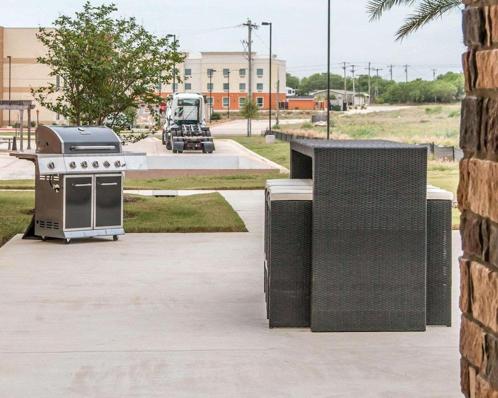 MainStay Suites Cotulla photo 23