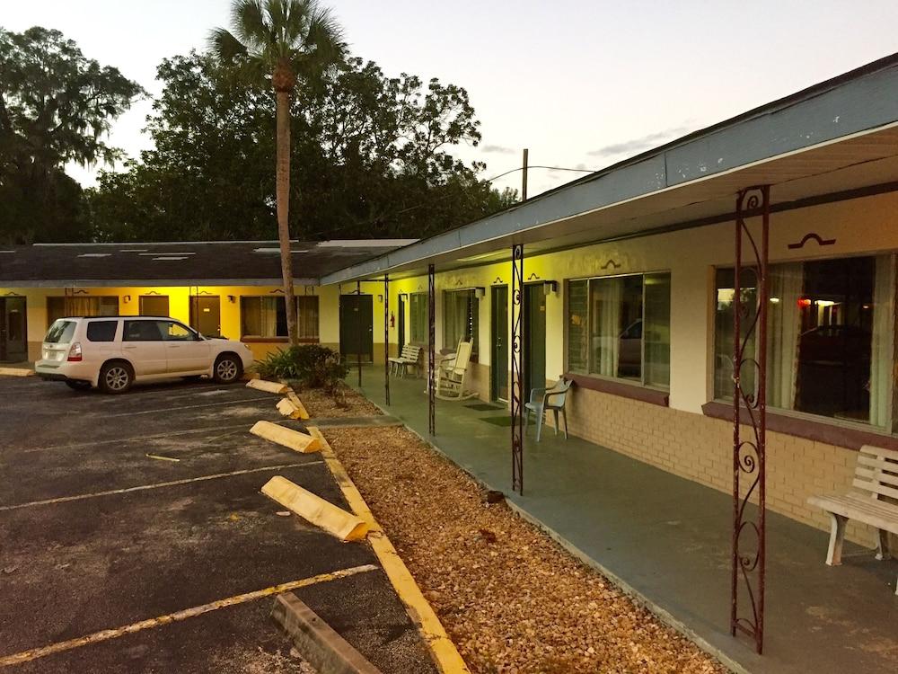 Cadillac Motel Fanning Springs photo 19