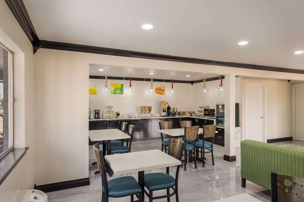 Quality Inn Madisonville photo 39