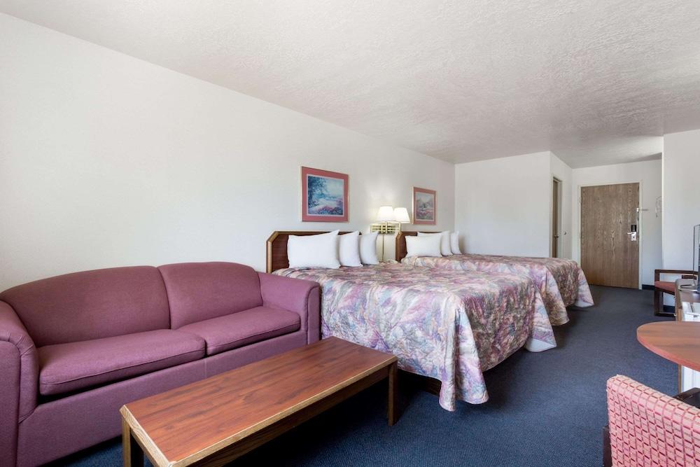 Days Inn by Wyndham Torrey Capital Reef photo 13