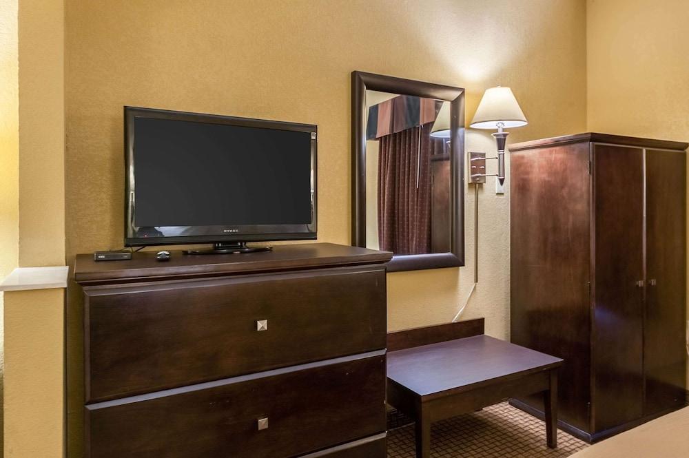 Quality Inn & Suites Lafayette photo 26