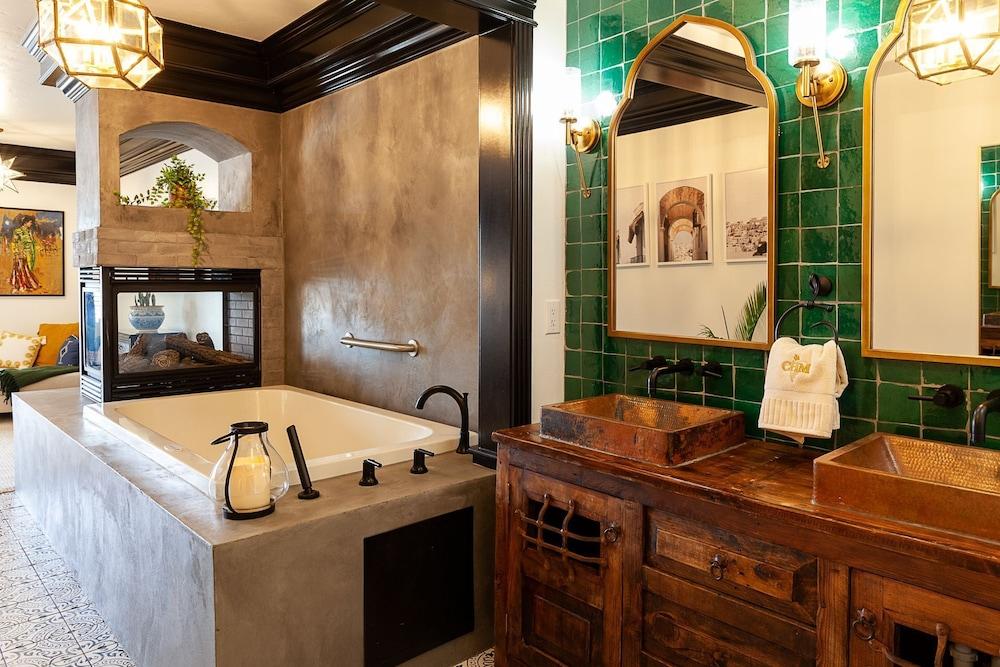 Cameo Heights Mansion photo 31