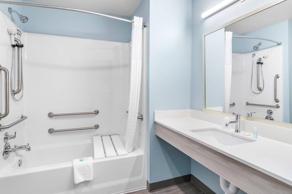 Woodspring Suites Elkhart photo 25