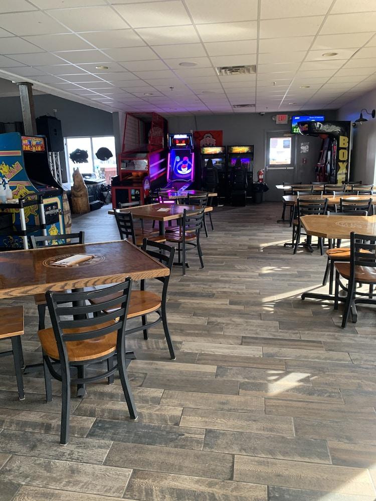 Commodore Perry Inn and Suites photo 10