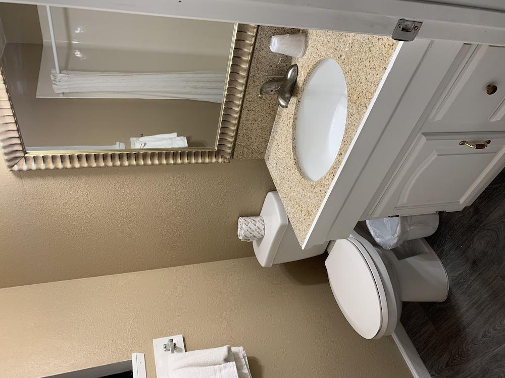 Morgan Inn And Suites photo 65