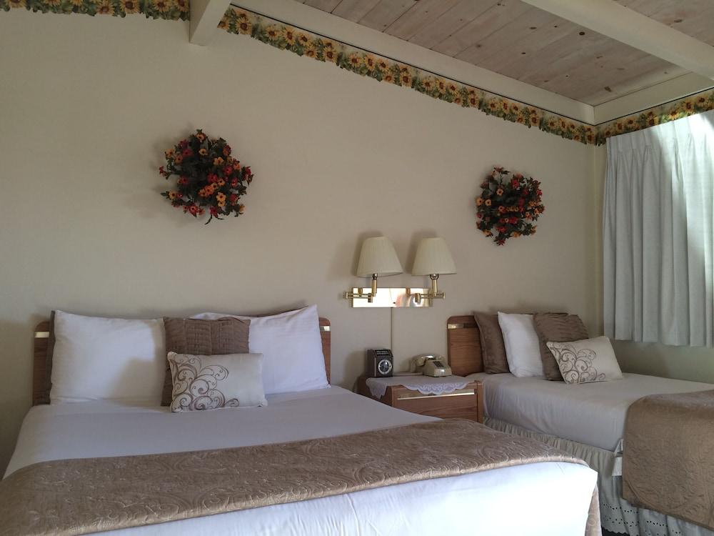 Sundown Inn photo 27