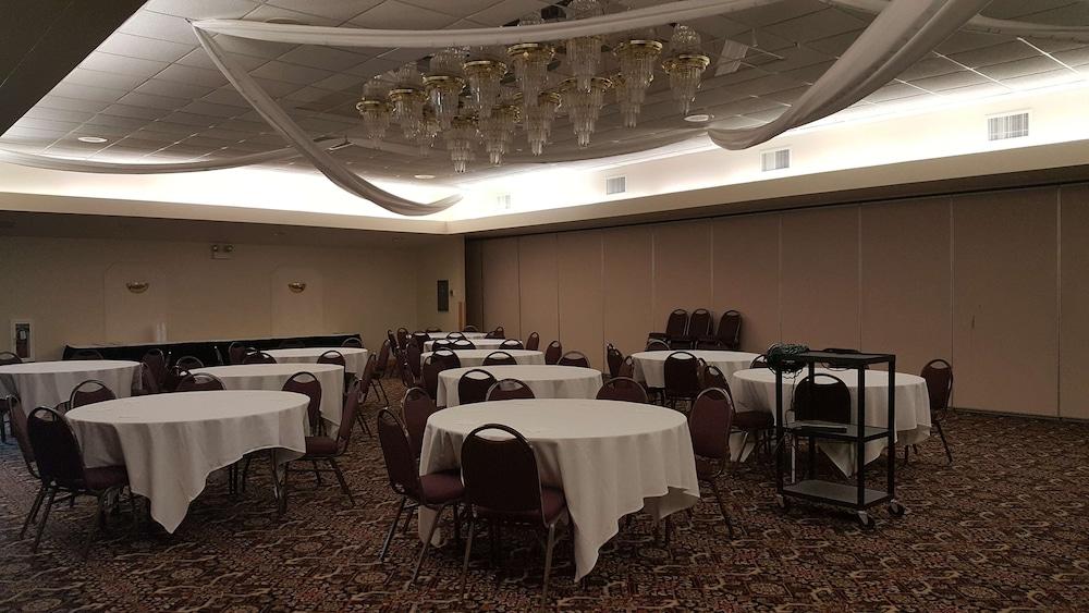 Americas Best Value Inn Chippewa Falls photo 22